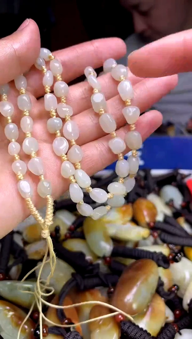 和田玉未镶嵌颈饰1