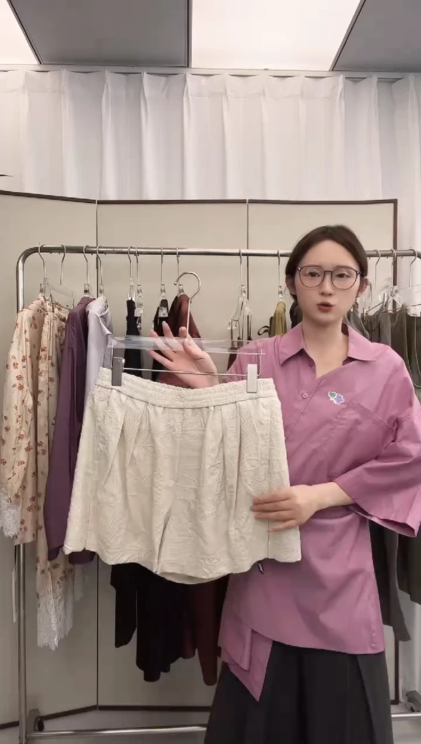 手上 LOW 待开价 25款刺绣短裤均码