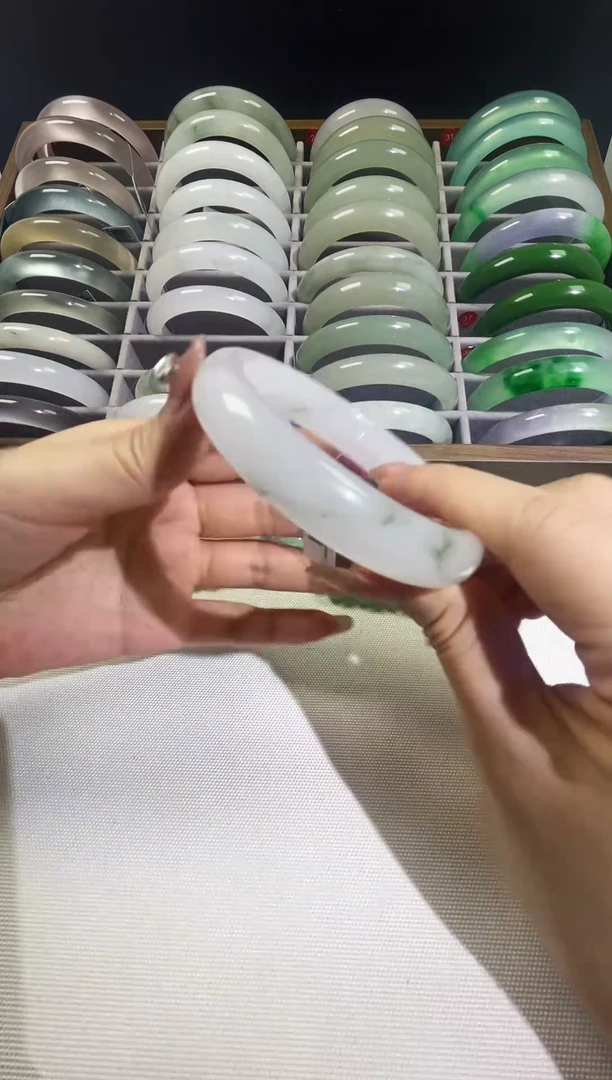 灵动飘花高货毕业款手镯