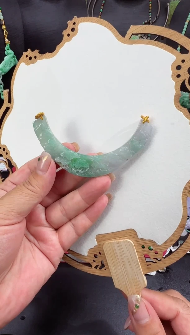 翡翠未镶嵌颈饰吊坠