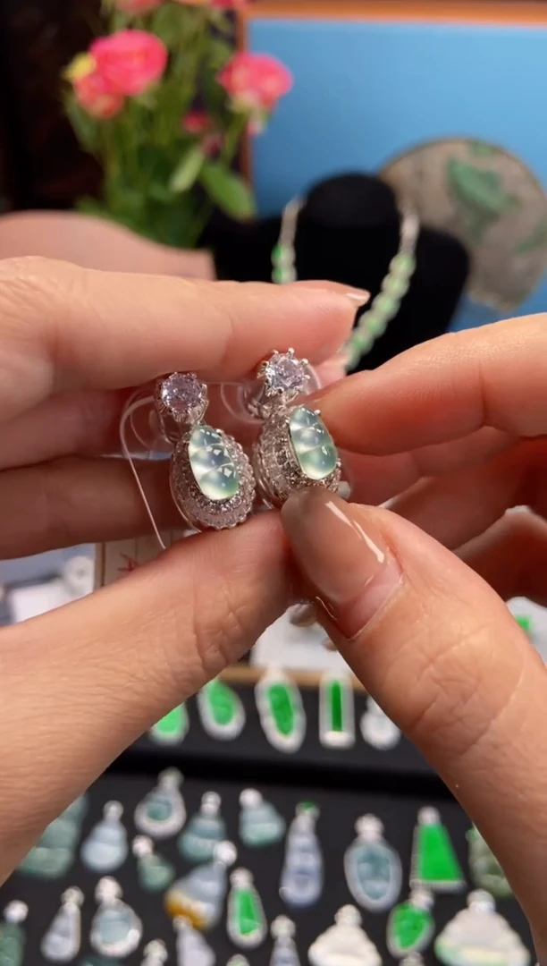 翡翠未镶嵌耳饰缅甸天然翡翠A货裸石耳饰