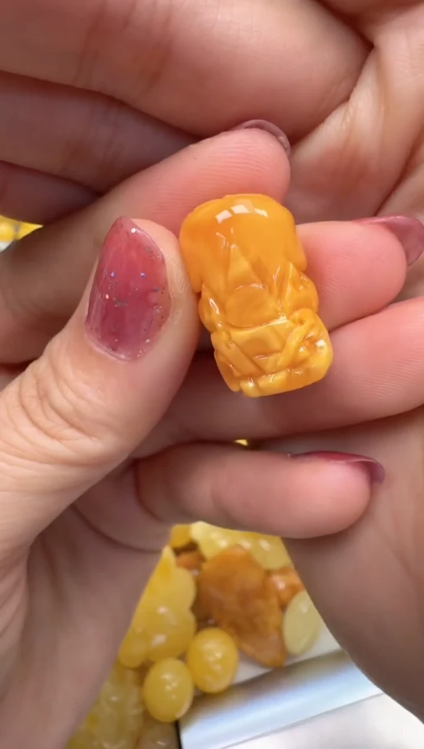 裸石琥珀未镶嵌如图