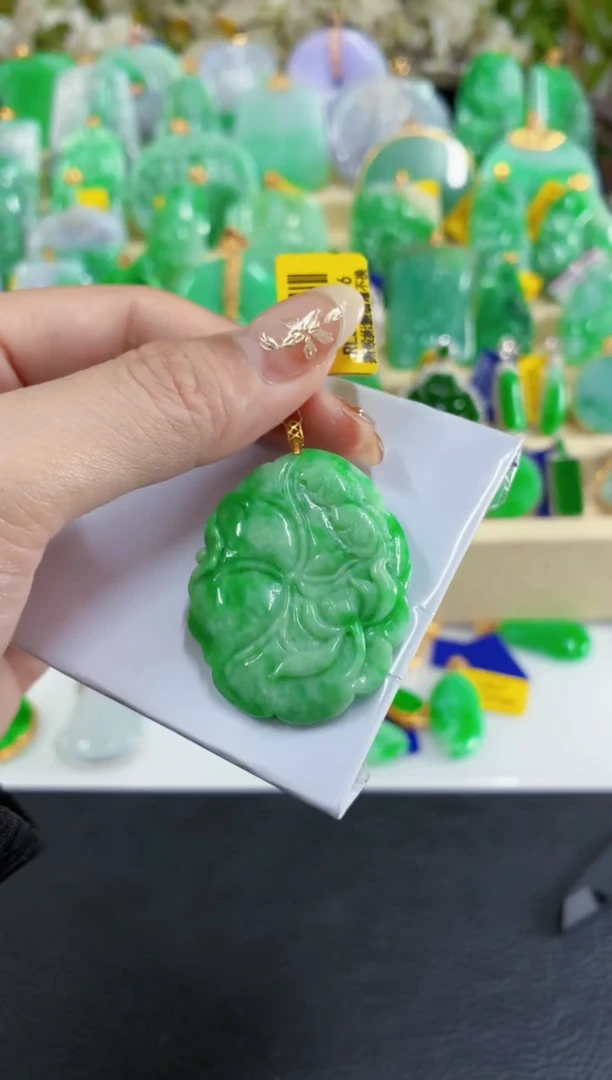 吊坠(不含链)18K金镶嵌翡翠挂件