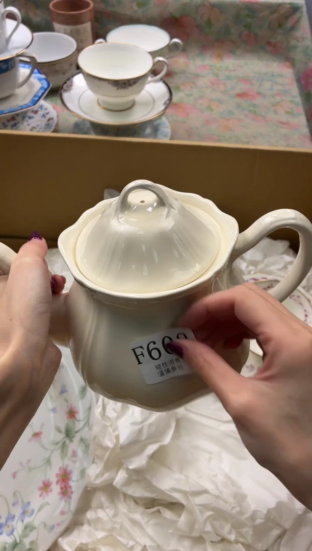 瓷片朵*鱼       F602