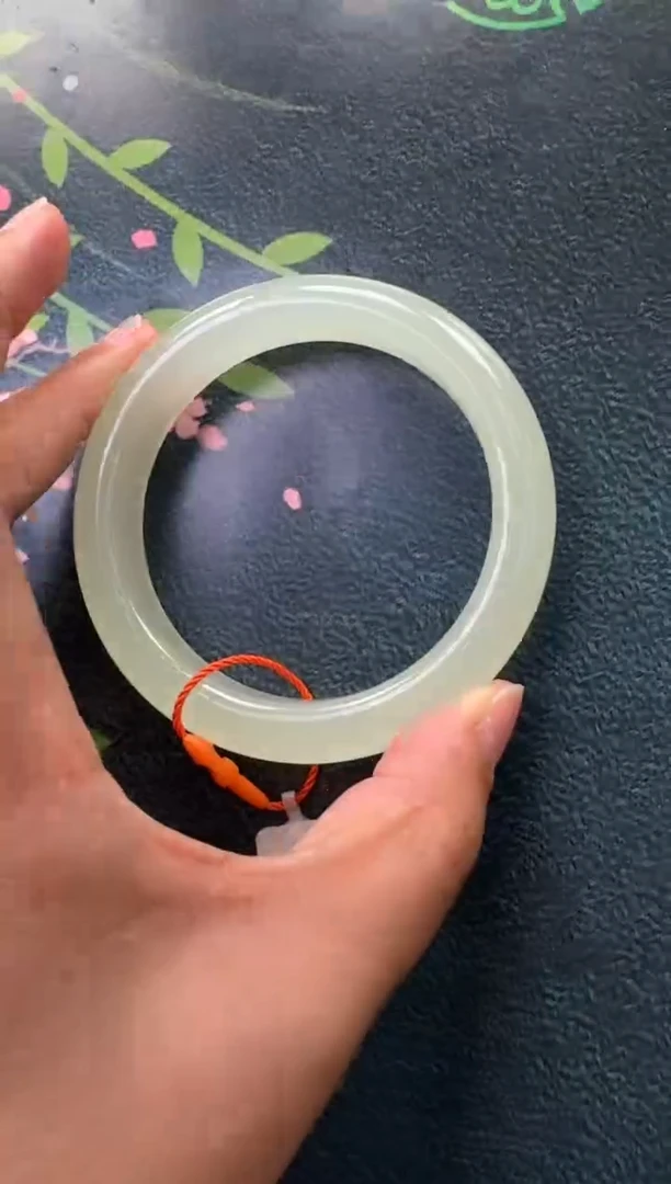 和田玉手镯未镶嵌手镯