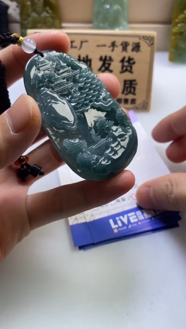 颈饰未镶嵌翡翠