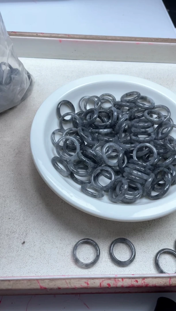 【闪购商品】翡翠颈饰未镶嵌x1141翡翠乌鸡跑环*1颗