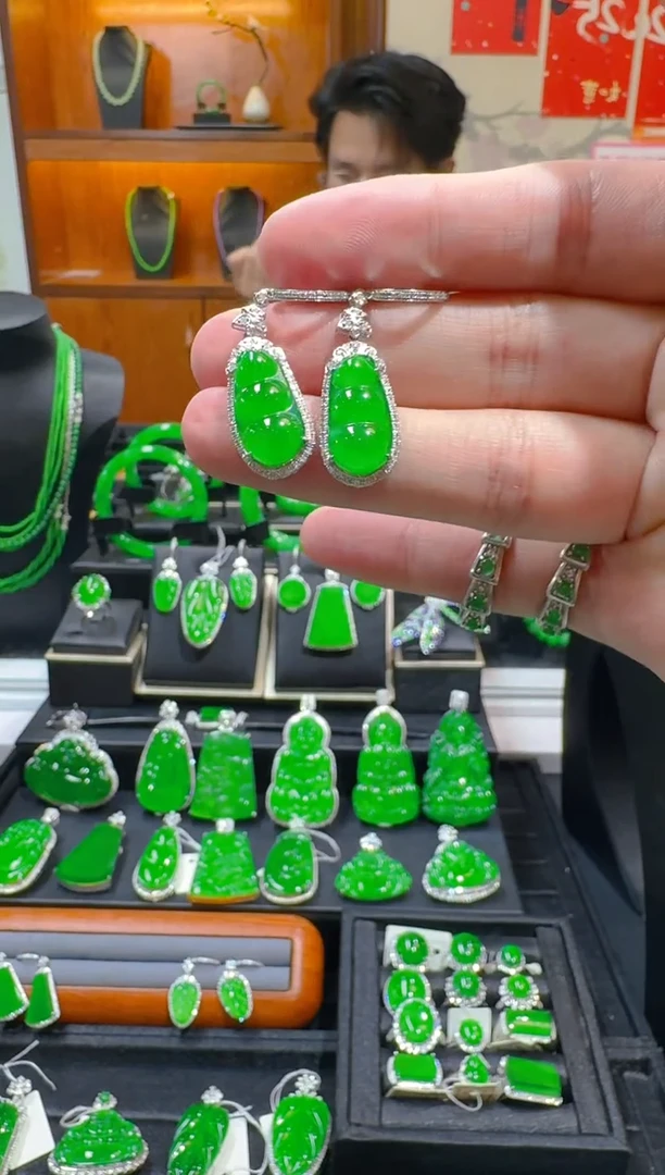 【闪购商品】翡翠耳饰18K金镶嵌天然A货翡翠