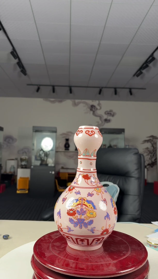 摆件陶瓷红稀蝴蝶小蒜头瓶+底座+礼盒