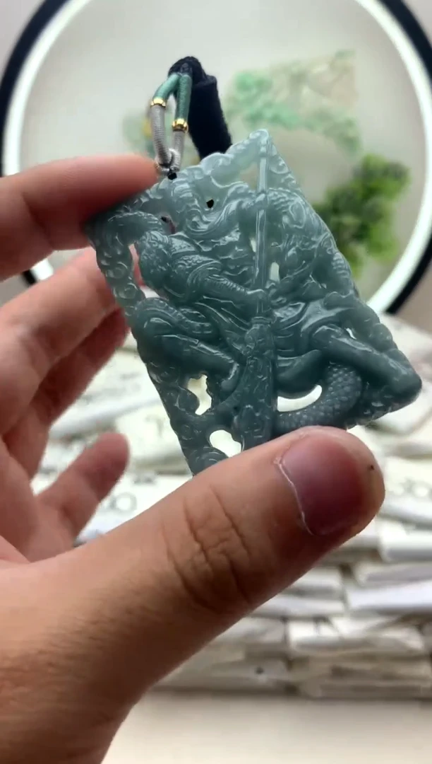 颈饰未镶嵌翡翠关公
