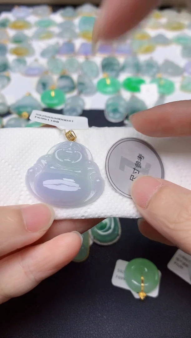 翡翠18K金镶嵌颈饰天然缅甸A货翡翠