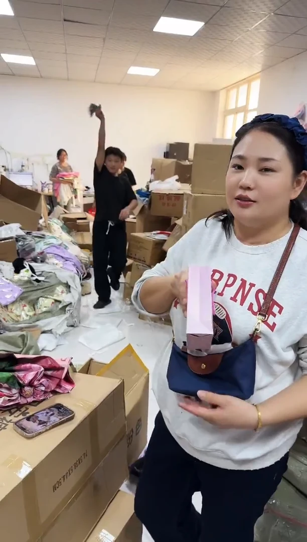 牦牛剖层皮革琪老板女包6号店超好看发图片款护手霜铁盒