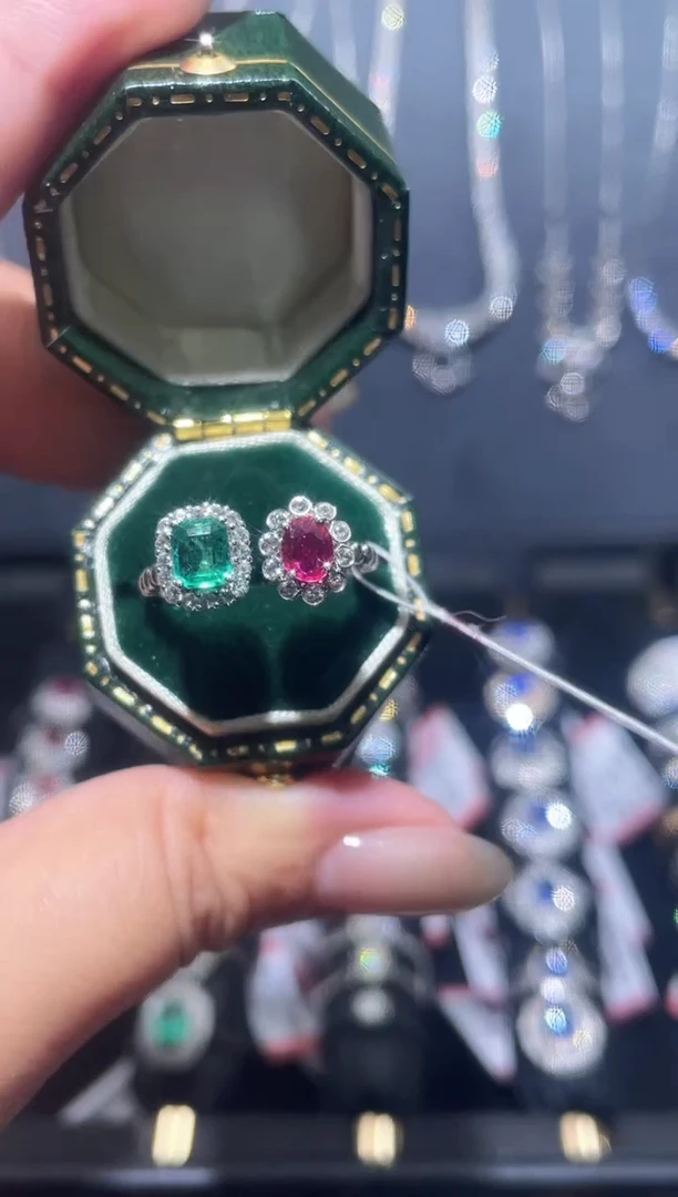 【闪购商品】红宝石戒指18K金镶嵌红宝石戒指