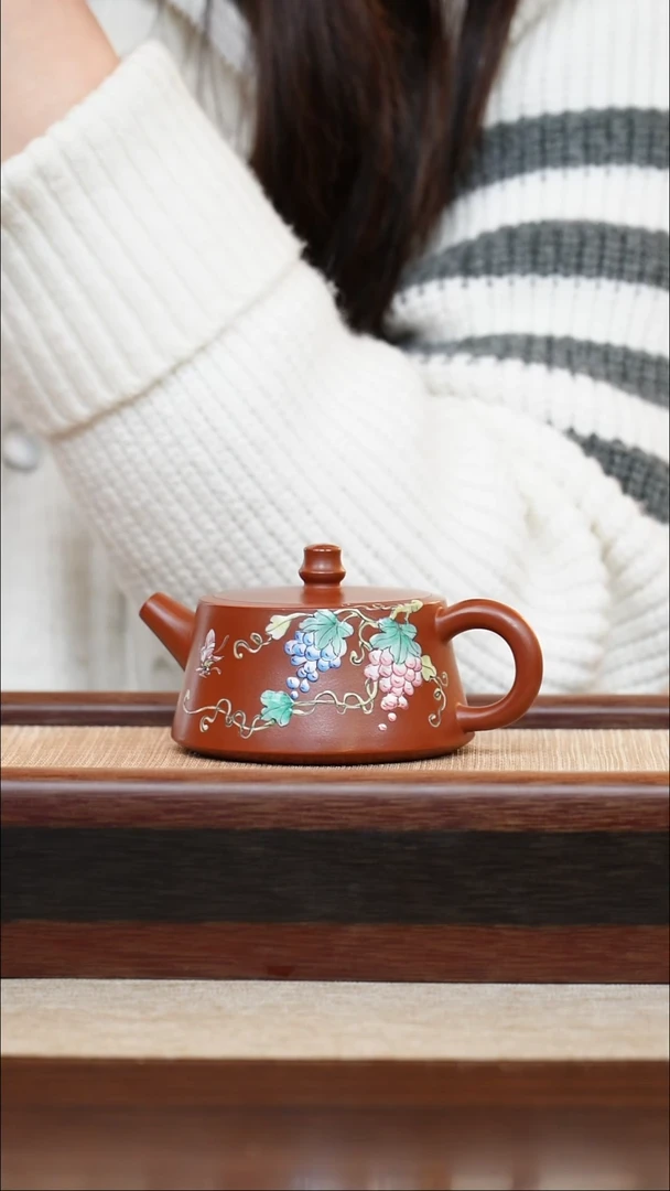 朱泥点彩葡萄柱础130cc宜兴手工紫砂壶