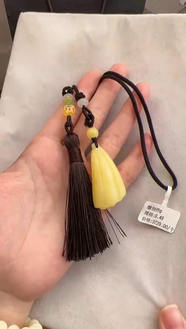 【闪购商品】琥珀裸石未镶嵌10118047-车挂