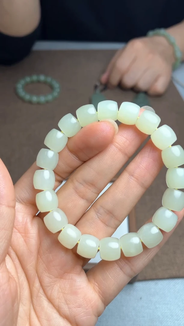 颈饰未镶嵌和田玉01  卡10