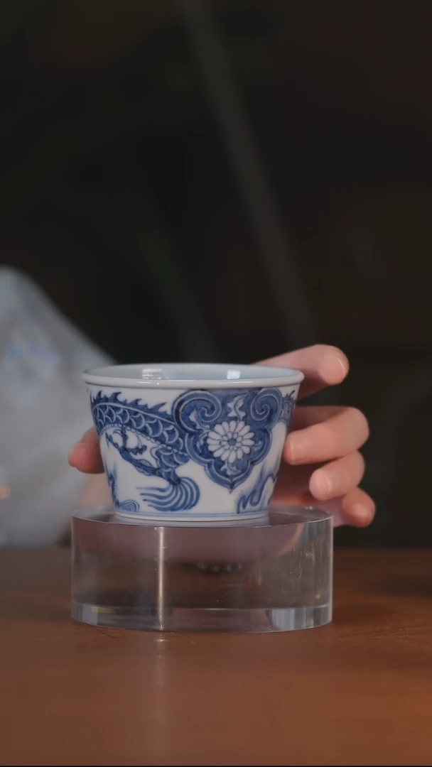 元青花穿花龙纹可乐杯