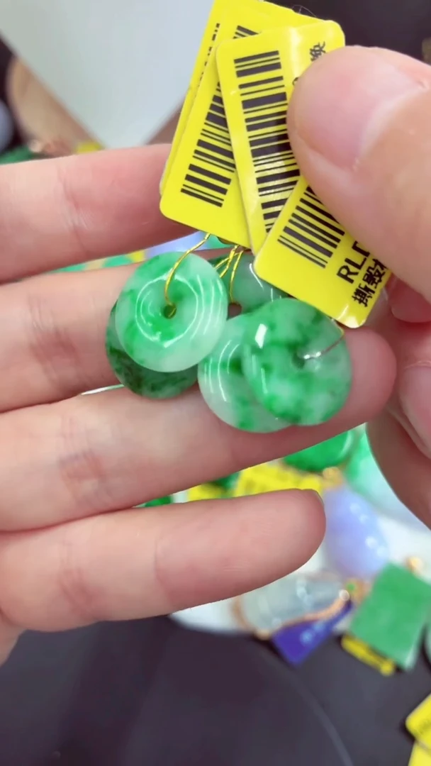 吊坠(不含链)未镶嵌翡翠多样性发货其中一件