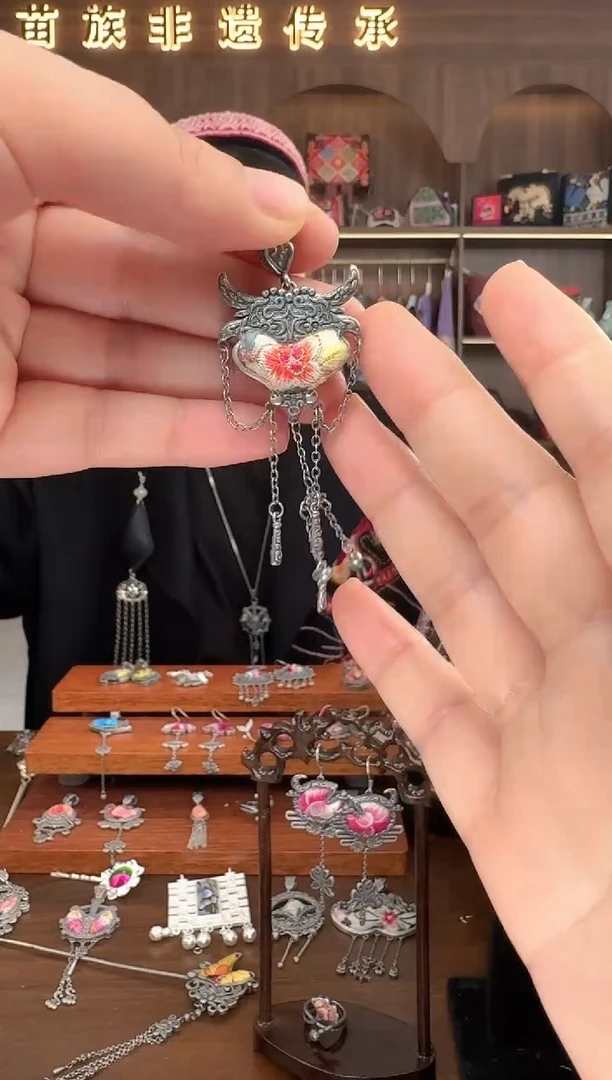 【闪购商品】织绣扶光苗绣传承43