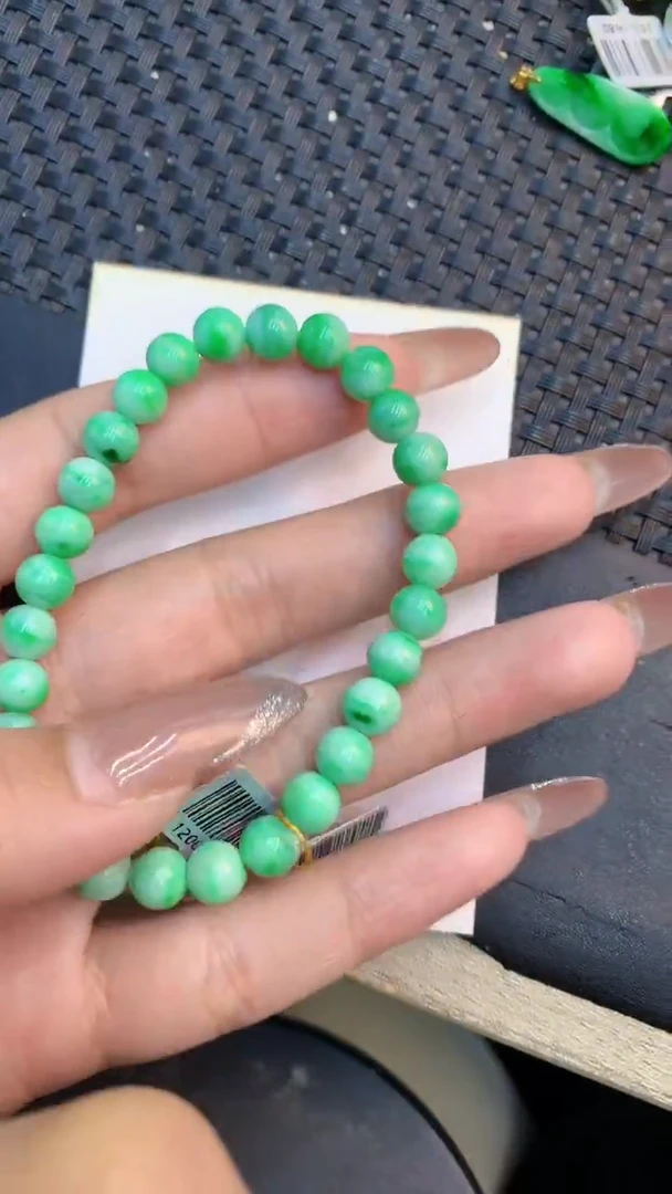 颈饰未镶嵌翡翠1