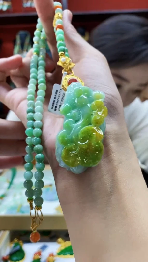 颈饰未镶嵌翡翠吊坠
