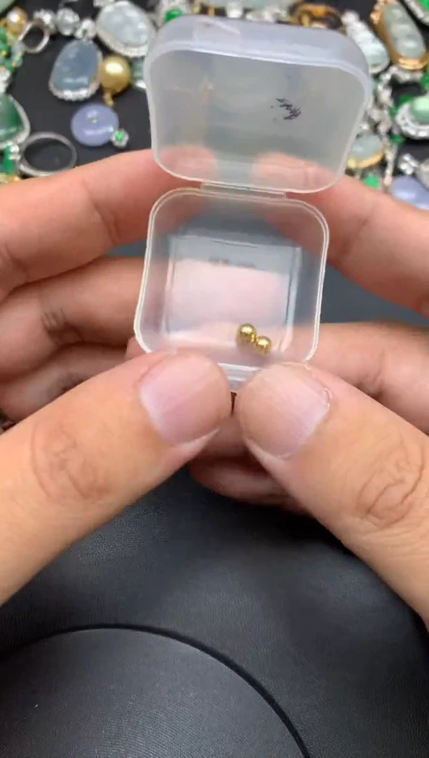 颈饰18K金镶嵌翡翠小**?金珠4mm