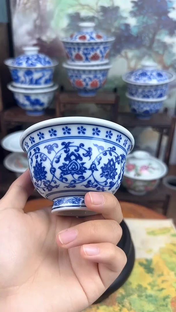 陶瓷青花缠枝莲压手杯