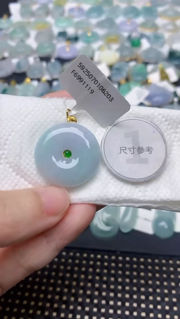 颈饰18K金镶嵌翡翠天然缅甸A货翡翠
