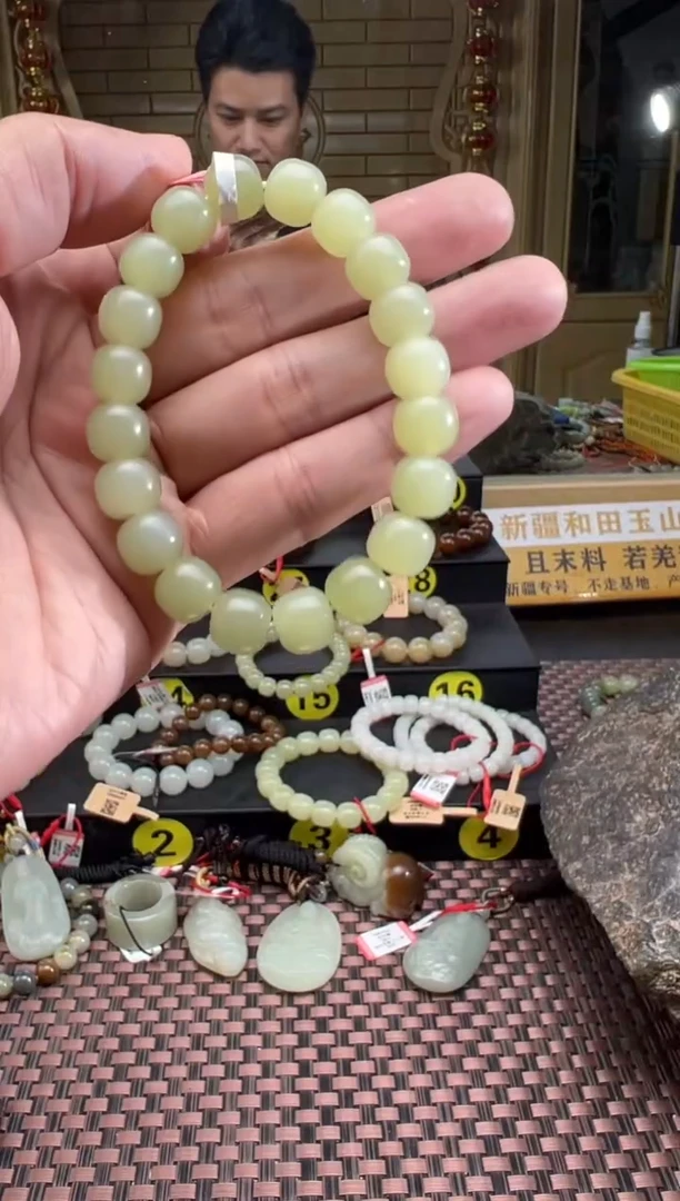 未镶嵌手串和田玉黄口老型珠手串卡9*10