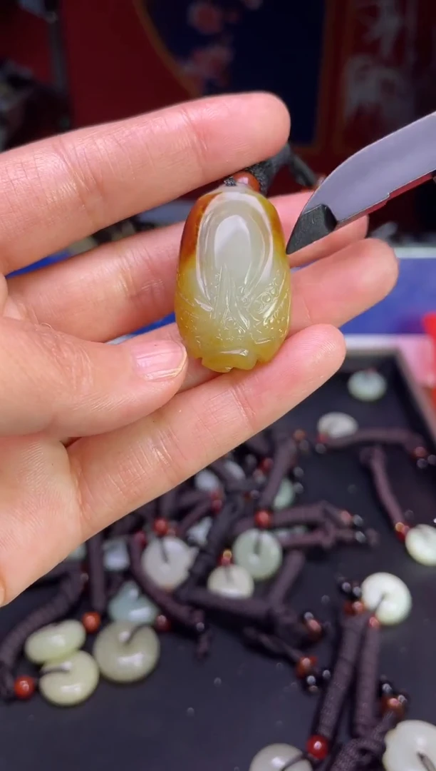 颈饰未镶嵌和田玉1