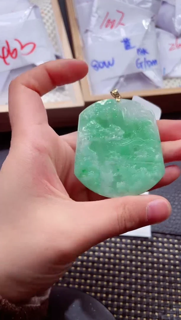 颈饰18K金镶嵌翡翠11111