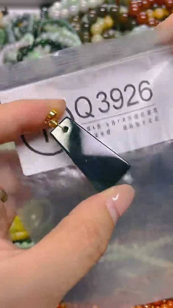 颈饰未镶嵌翡翠/ Q /翡翠A货，一件也是批发价