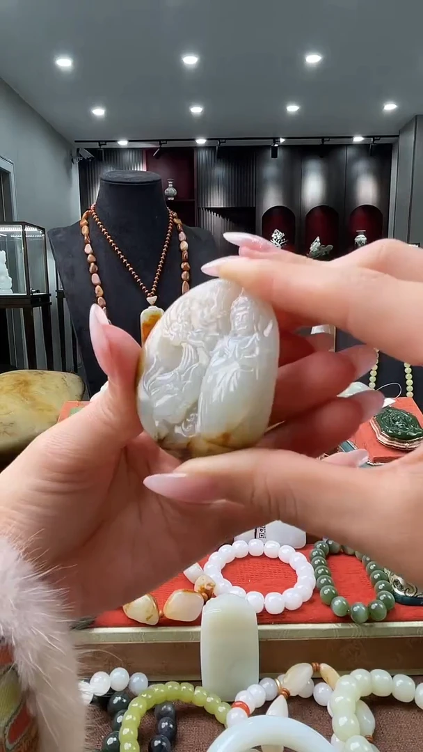 颈饰未镶嵌和田玉吊坠