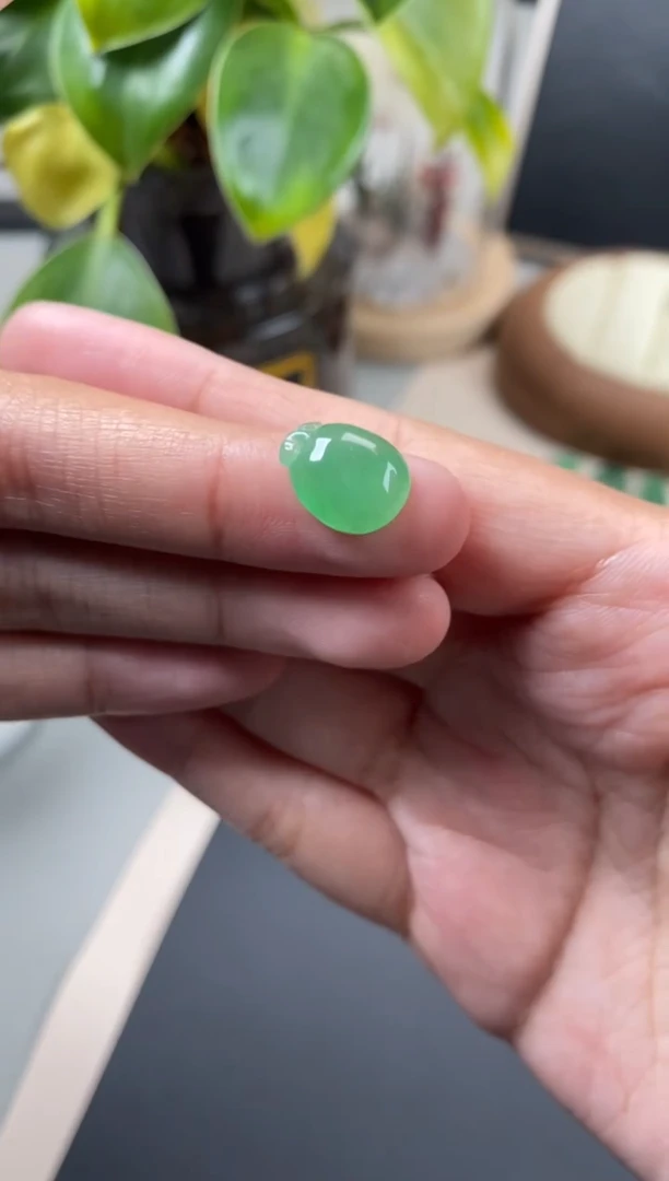 【闪购商品】翡翠颈饰未镶嵌翡翠冰绿福瓜