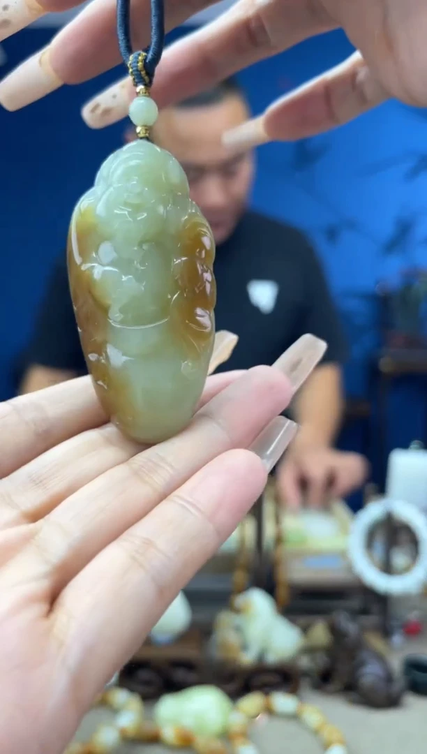和田玉未镶嵌颈饰1