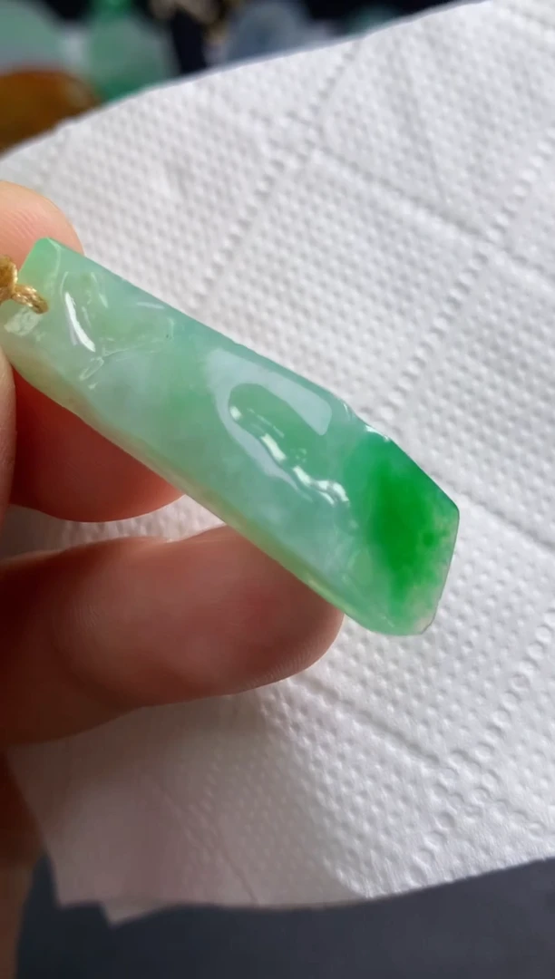 颈饰未镶嵌翡翠