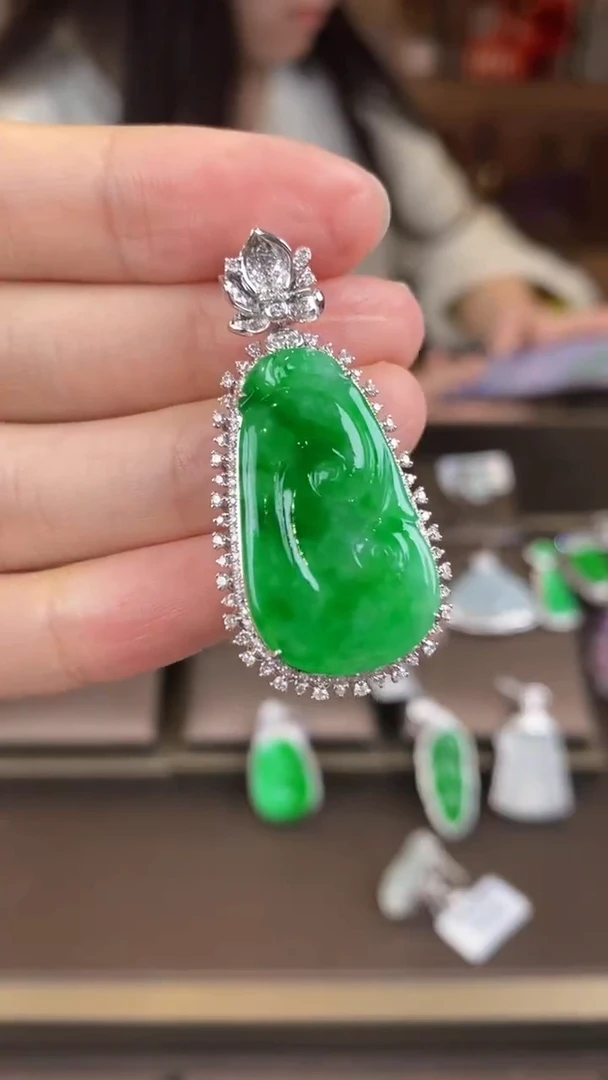 【闪购商品】翡翠吊坠(不含链)18K金镶嵌翡翠包镶如意