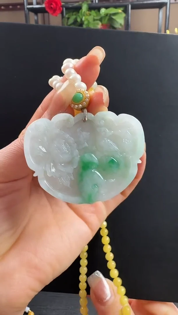 颈饰未镶嵌翡翠如意