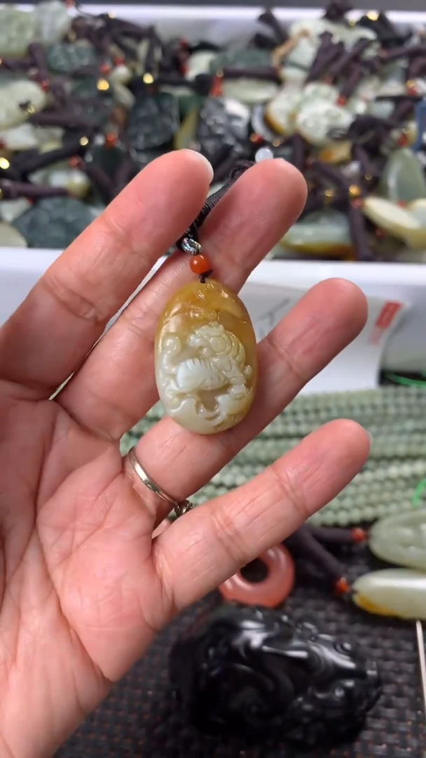 【闪购商品】和田玉颈饰未镶嵌多样性发货没有证书拍一发一有瑕