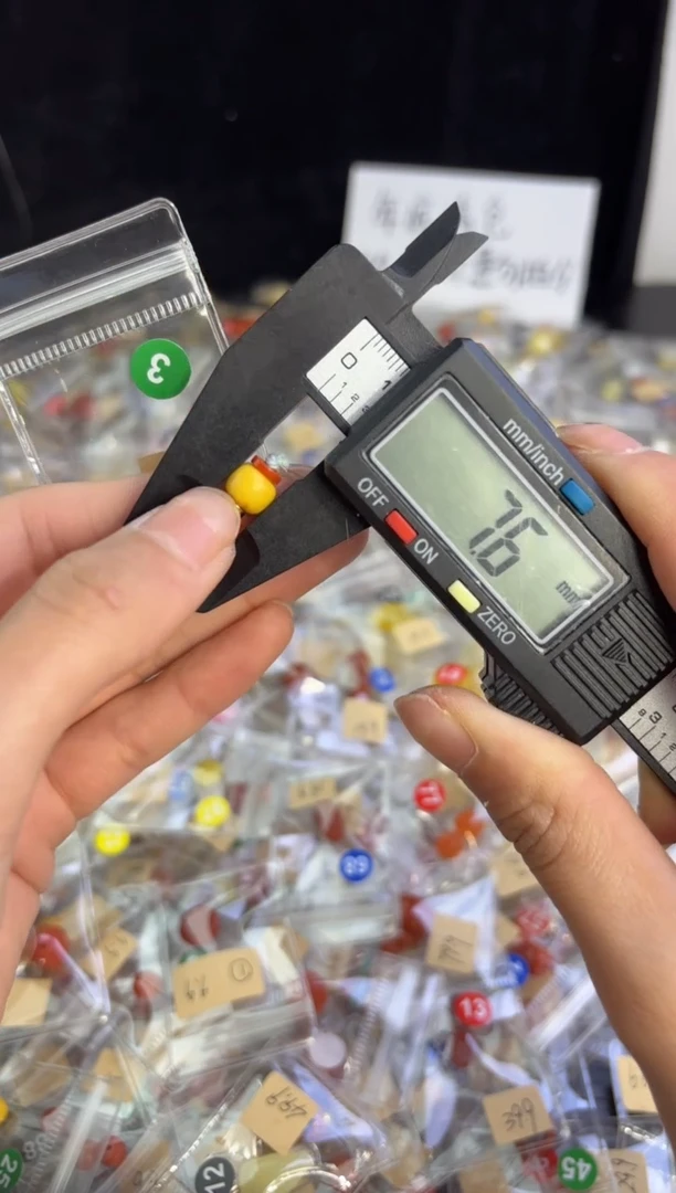 裸石蜜蜡未镶嵌扩孔联系客服微瑕