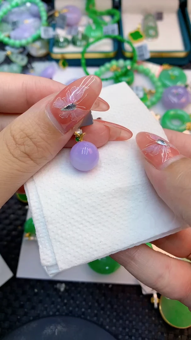 颈饰18K金镶嵌翡翠1