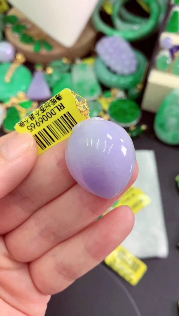 颈饰18K金镶嵌翡翠挂件