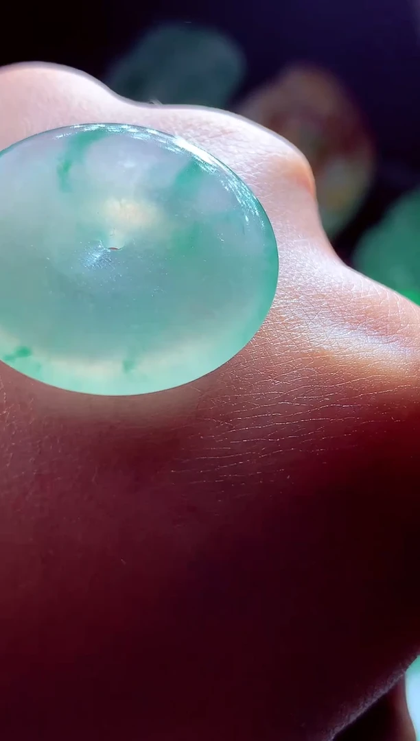 未镶嵌定制翡翠深***?翡翠毛货定制