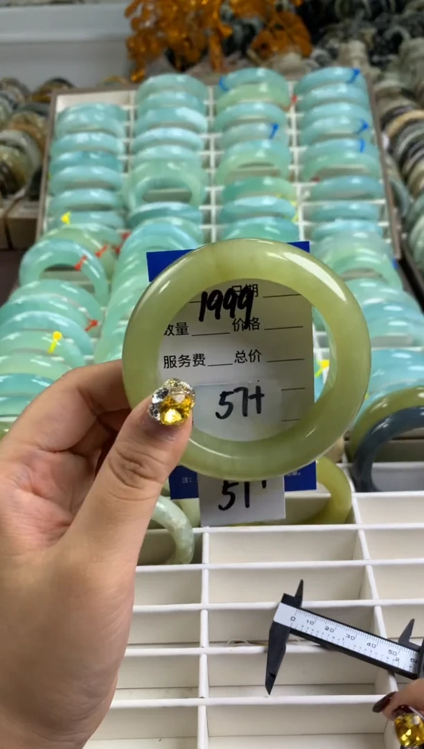 【闪购商品】蛇纹石玉手镯未镶嵌1999