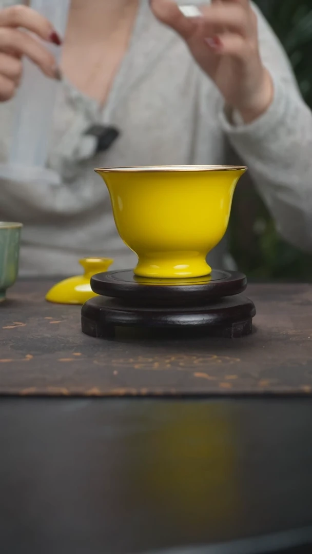 景德镇手工黄釉盖碗