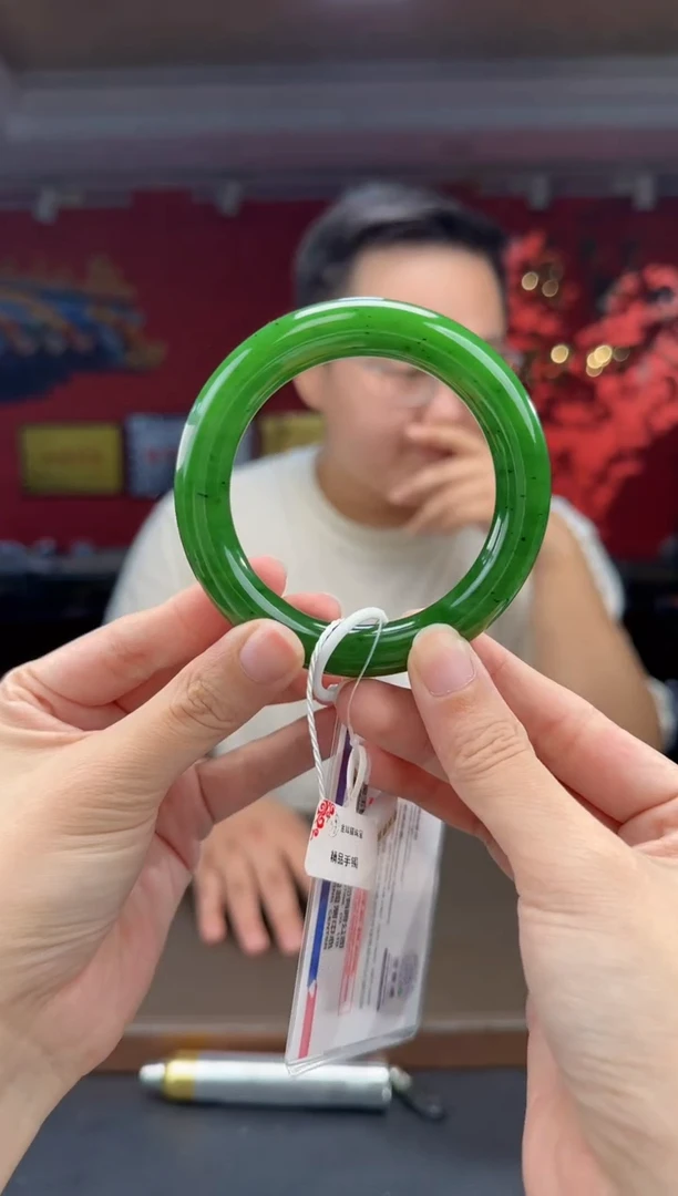 颈饰未镶嵌和田玉碧玉果绿圆条手镯56+