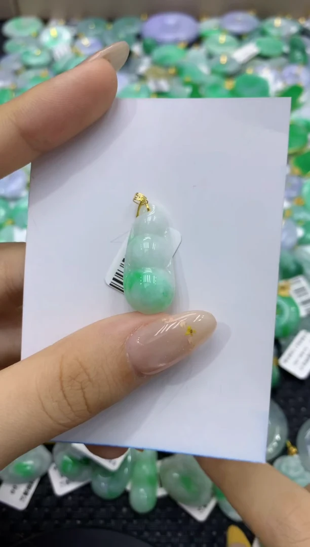 颈饰18K金镶嵌翡翠天然缅甸翡翠A货