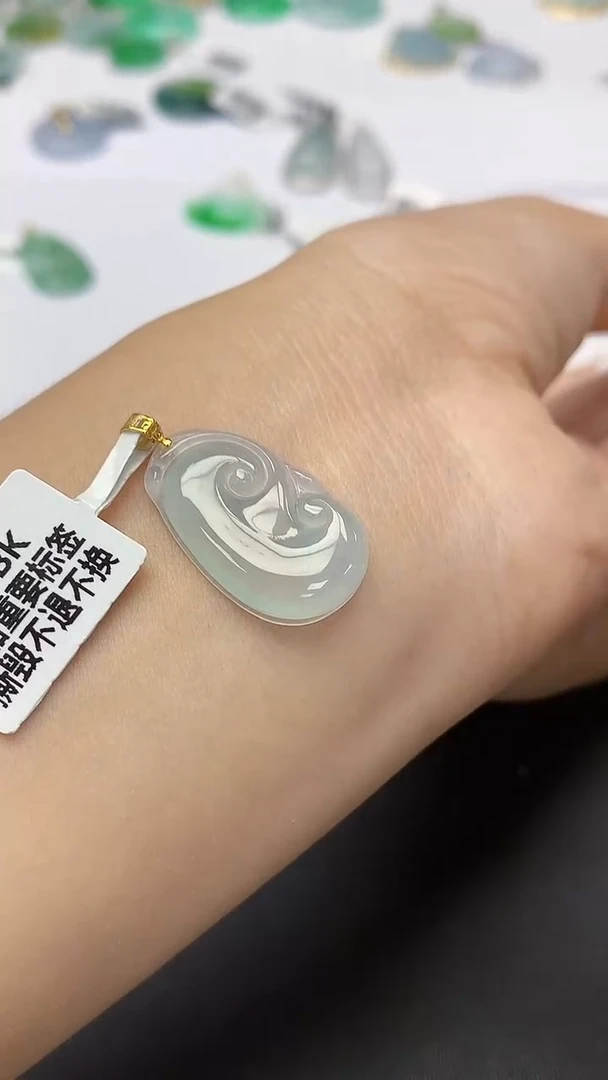 翡翠18K金镶嵌颈饰天然缅甸a货翡翠