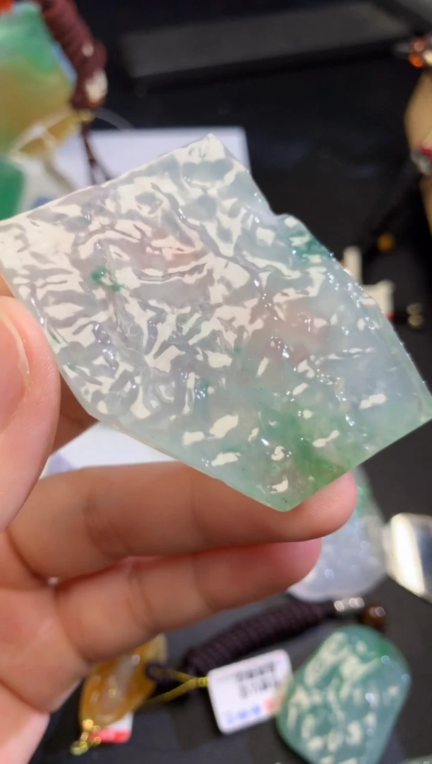 翡翠未镶嵌颈饰