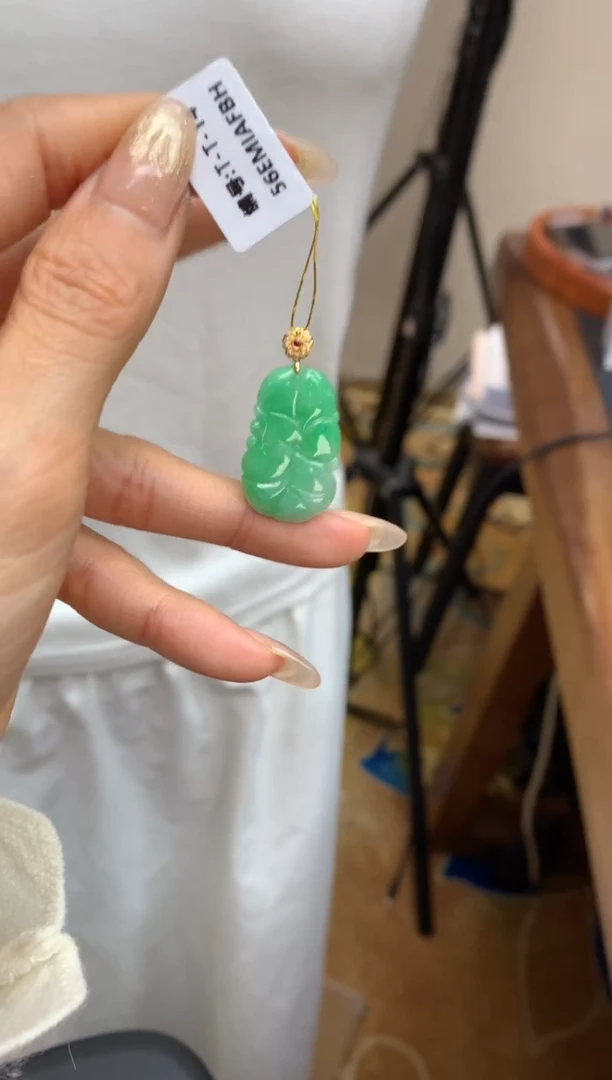 【闪购商品】翡翠颈饰18K金镶嵌荷叶